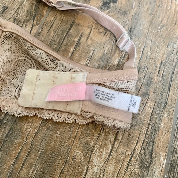 Four Victoria’s Secret Bras-Size 36C - Picture 8 of 15